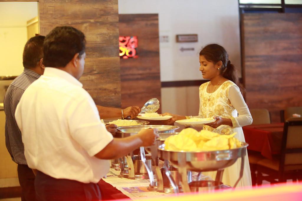 Qik Stay @ S.K. Continental Mysore Ngoại thất bức ảnh